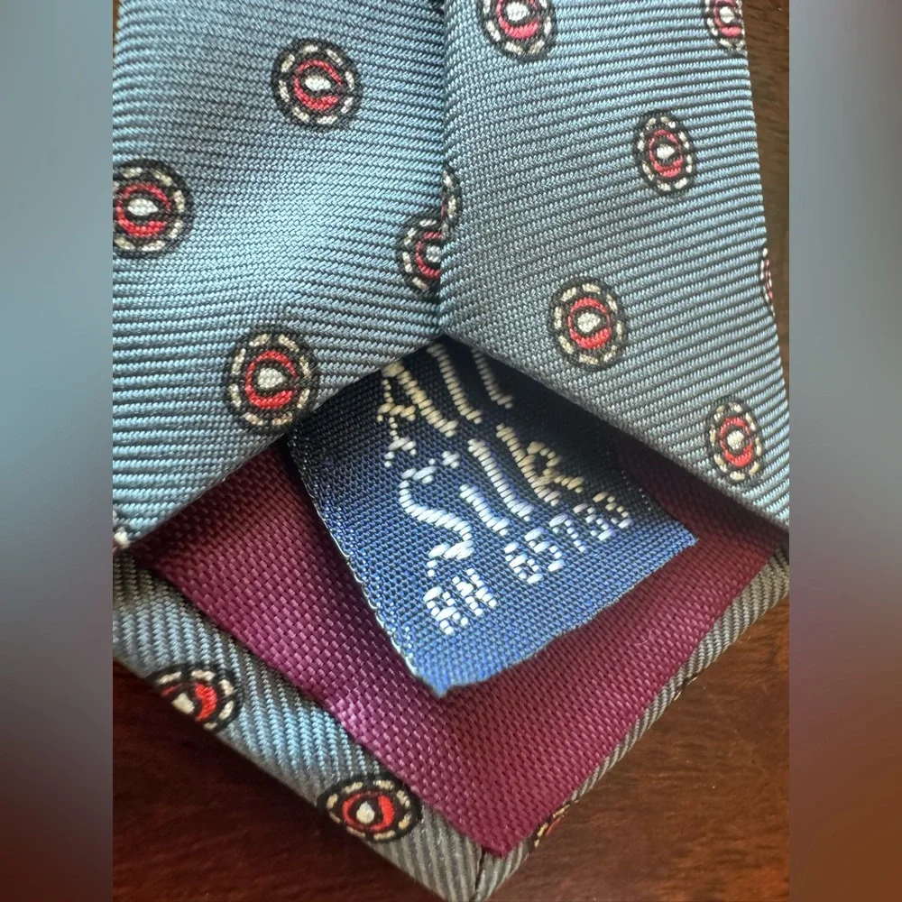 Vintage 1990s Windsor Shirt Company Silk Tie Gray Red Circle Pattern